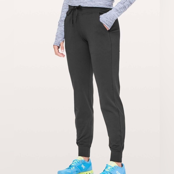lululemon athletica Pants - Lululemon ready to rulu pants size 6